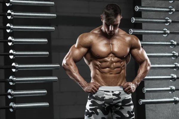 Muscular man showing muscles, posing in gym. Strong male naked torso abs, working out — Stock Photo, Image