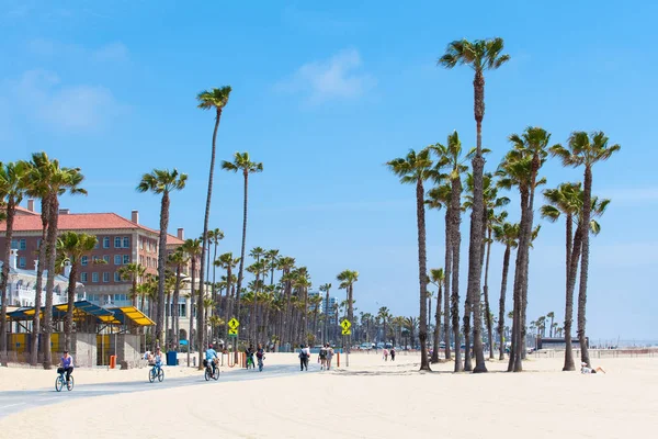 Venice Beach Spojené Státy Května 2016 Lidé Těší Slunečného Dne — Stock fotografie