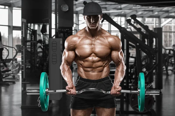 Hombre Musculoso Ejercitándose Gimnasio Haciendo Ejercicios Con Barra Bíceps Fuertes —  Fotos de Stock