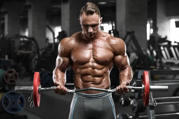 Homem Musculoso Trabalhando Ginásio Fazendo Exercícios Com Barra Bíceps Abdominais — Fotografia de Stock