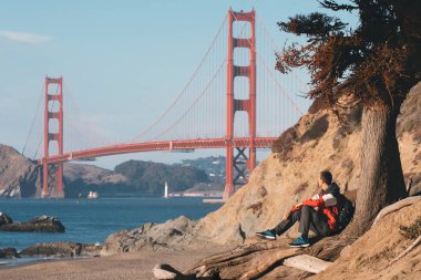 San Francisco 'da seyahat, Golden Gate Köprüsü önündeki turist, San Francisco, California, Usa