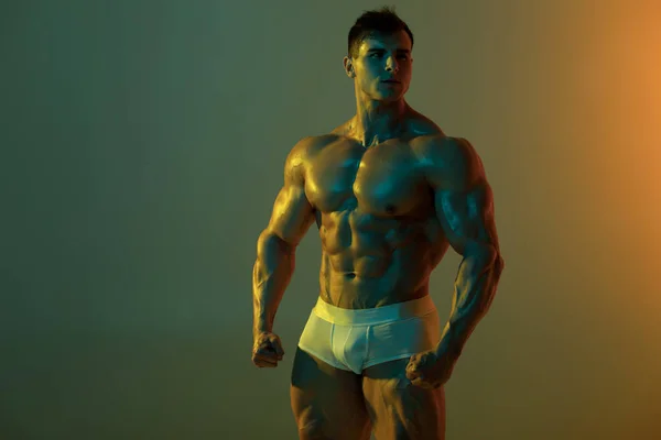 Sexy Gespierde Man Fitness Model Ondergoed Sterke Mannelijke Naakte Torso — Stockfoto