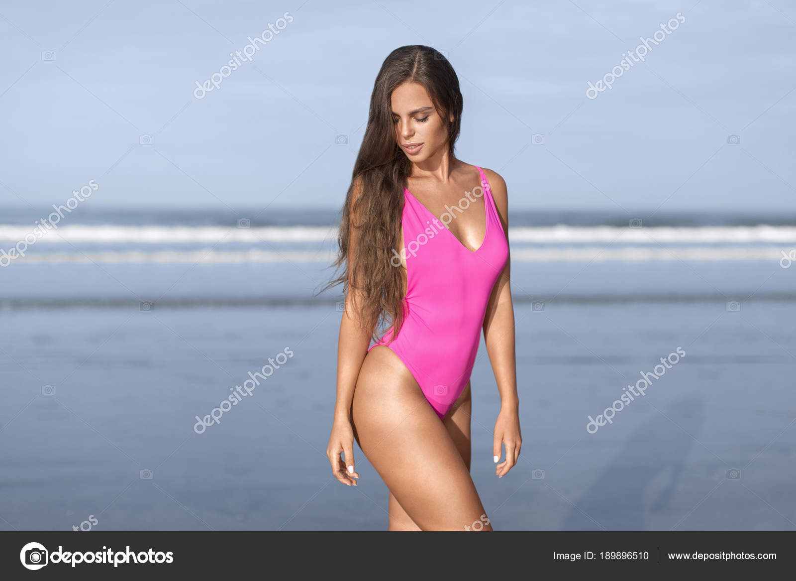 beautiful girls in bathing suits