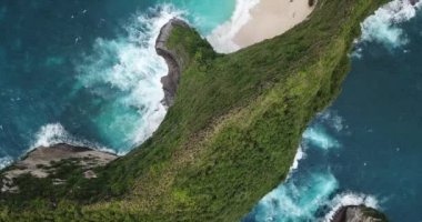 Hava inanılmaz görünümüne Keeling beach, kayalar ve mavi okyanus.