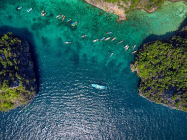 Phi Phi adalarının harika hava manzarası. Taylan