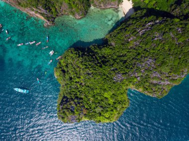 Phi Phi adalarının harika hava manzarası. Taylan