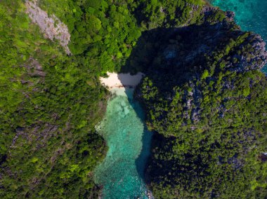 Phi Phi adalarının harika hava manzarası. Taylan