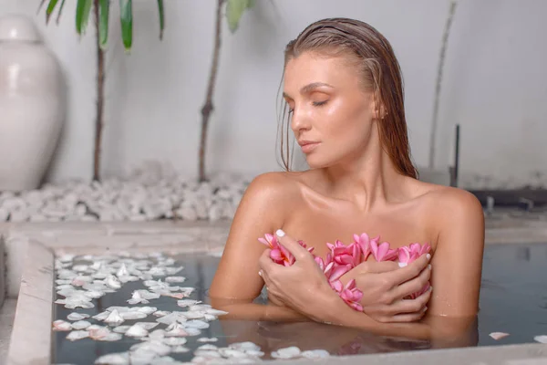 Young Girl Enjoys Spa Treatments Bathroom Flower — 스톡 사진