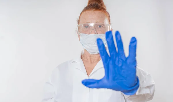 Médica Casaco Branco Máscara Protetora Médica — Fotografia de Stock