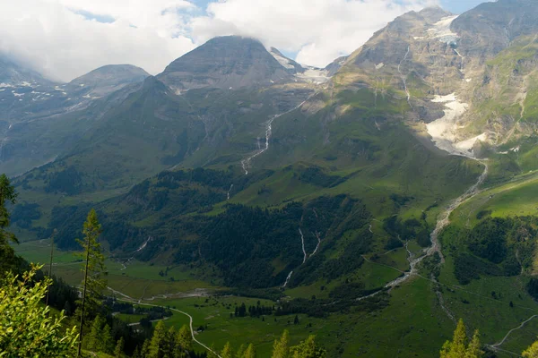 Gran Vista Montaña Verde Alpina — Foto de Stock