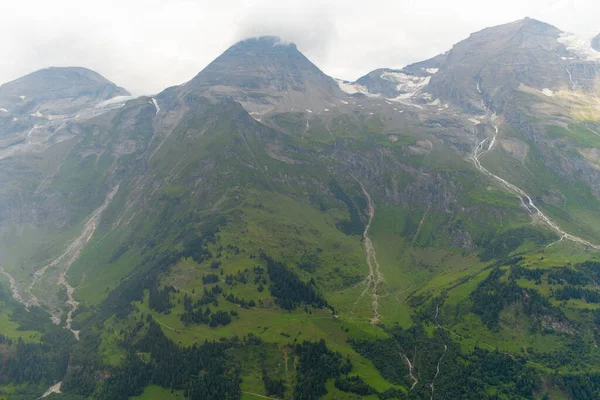 Tolle Aussicht Auf Den Alpinen Grünen Berg — Stockfoto