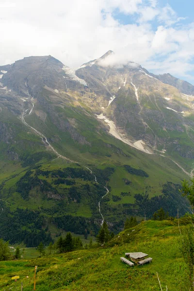 Tolle Aussicht Auf Den Alpinen Grünen Berg — Stockfoto