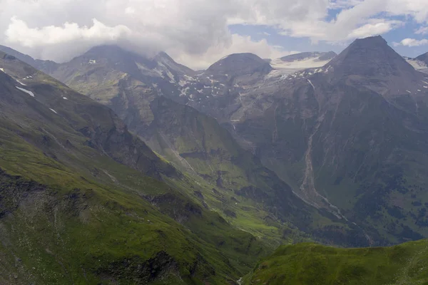 Tolle Aussicht Auf Den Alpinen Grünen Berg — Stockfoto