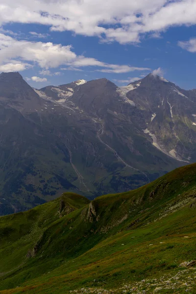 Fantastisk Utsikt Över Det Alpina Gröna Berget — Stockfoto