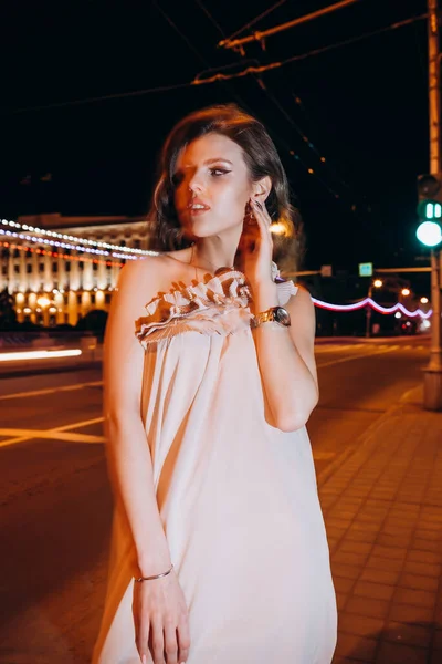 Young Girl Summer Dress Walks City Night — Stock Photo, Image