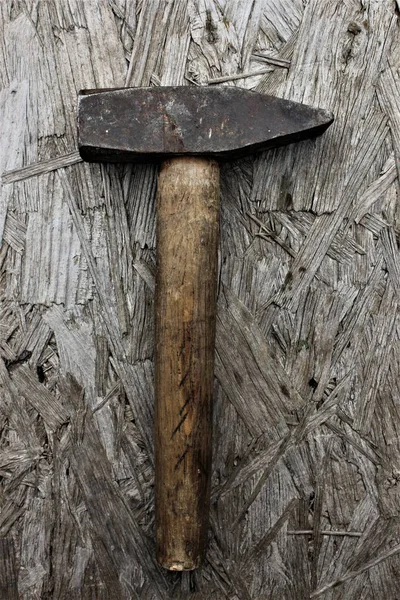 eski ahşap saplı çekiç