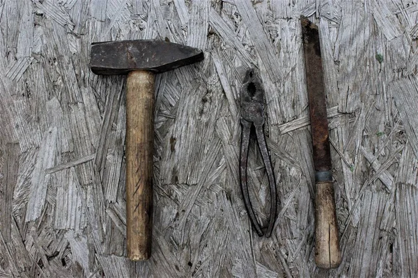 Kerpeten çekiç ve törpülemek