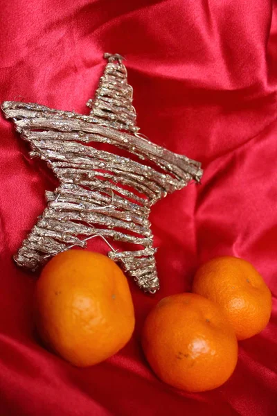 Geri SSCB - mandalina, kırmızı bez ve yıldız gibi Sovyet yeni yıl tatilleri sembolü