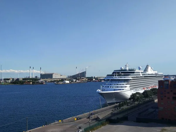 デンマークのコペンハーゲン 2017年 平成29年 8月23日 コペンハーゲン港にてマリーナ クルーズ船係留 ビュー — ストック写真