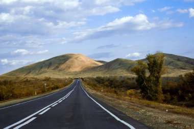 Sonbaharda Steppe tepeleri, Ural dağları