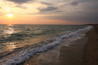 Sabah Aereic Denizi kıyısında sahil, Yunanistan