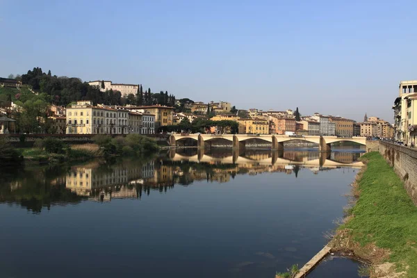 Floransa Nın Arno Nehri Manzarası Saraylar Nehre Yansıyor Günaydın — Stok fotoğraf