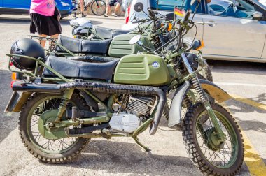 Çok güzel ve aynı zamanda eski bir Herkül motosikleti.