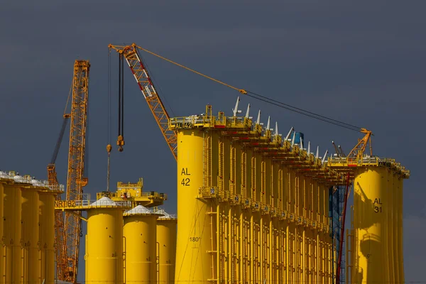 Kuzey Denizi İnşaatı için Yel Değirmenlerini Destekle