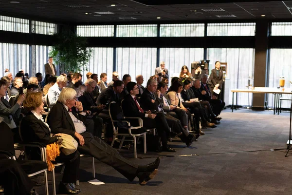 Çin 'in Hollanda Büyükelçisi tarafından 26 Şubat 2020' de Lahey 'de paylaşılan bilgiler