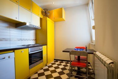 İç modern sarı mutfak