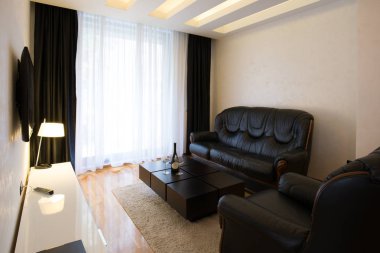 Modern bir oturma odası.