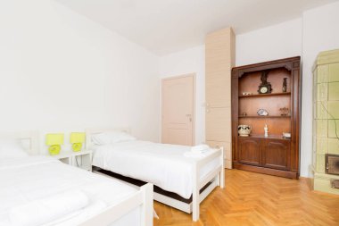 Yatak odasında modern hostel
