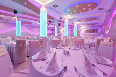 Düğün salonu veya diğer işlevi tesis şık bir akşam yemeği için ayarla