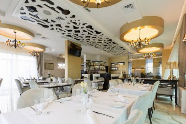 Yeni ve modern bir otel Restoran iç
