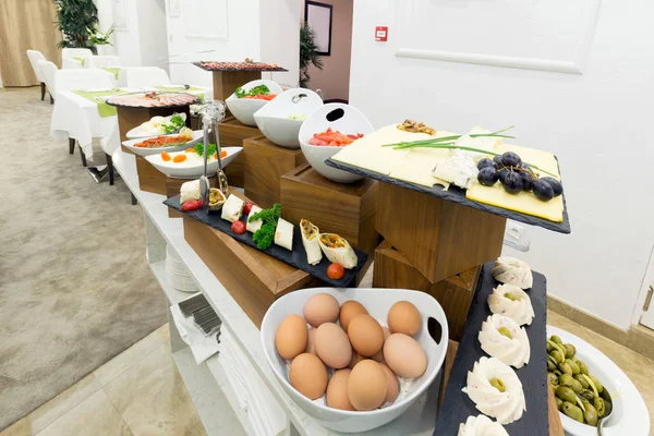 Colazione a buffet nel ristorante dell'hotel — Foto Stock