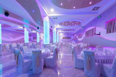 Düğün salonu veya diğer işlevi tesis şık bir akşam yemeği için ayarla 