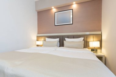 Yeni bir otel yatak odası iç