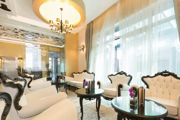 Otel lobisinde bir modern cafe bar iç — Stok fotoğraf