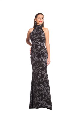 Elbiseli güzel bir kadın.