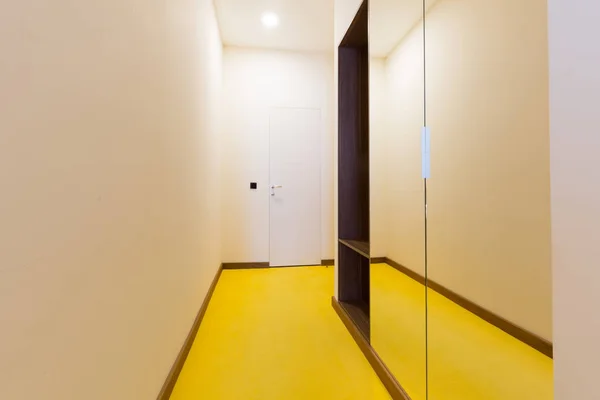 Corridor with closet in hotel room — Stock Photo, Image