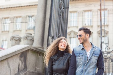 Açık havada, romantik genç Çift