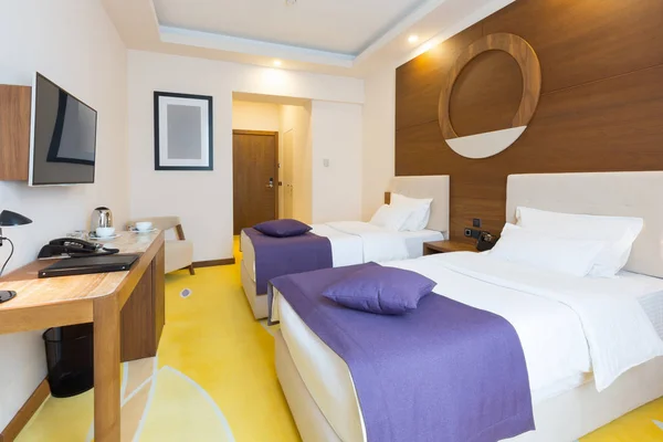 Moderna nya hotel sovrum inredning — Stockfoto