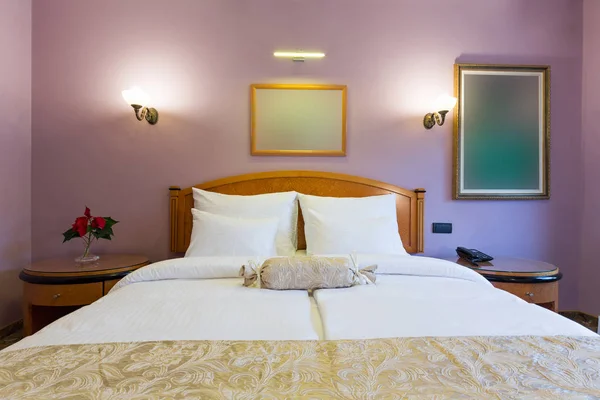 酒店室内设计，双床卧室 — 图库照片