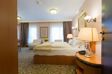 Yeni bir otel Çift Kişilik Yatak yatak odası iç 