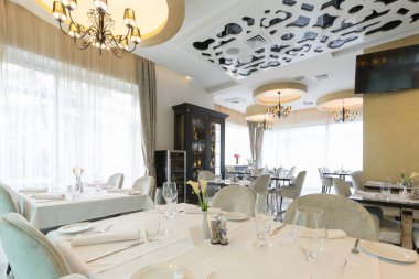 Yeni ve modern bir otel Restoran iç