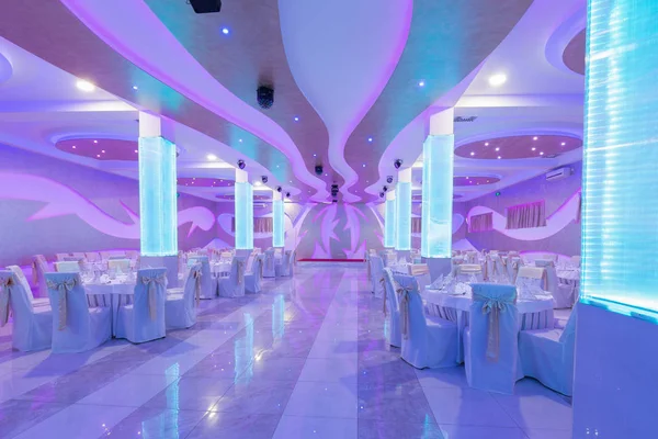 Salón de bodas o conjunto de instalaciones para cenar bien — Foto de Stock