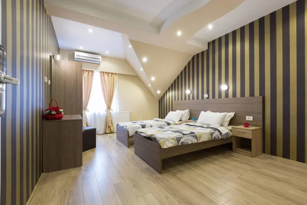 Interieur van een nieuw hotel double-bed slaapkamer — Stockfoto