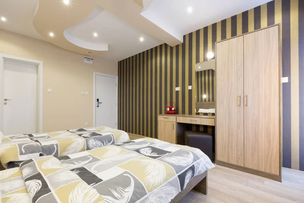 Dormitorio del hotel con cama principal —  Fotos de Stock