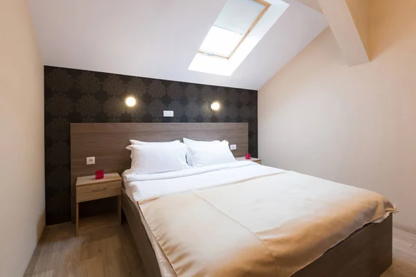 Interieur van een hotel double-bed slaapkamer — Stockfoto