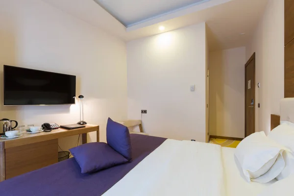 Yeni bir otel Çift Kişilik Yatak yatak odası iç — Stok fotoğraf